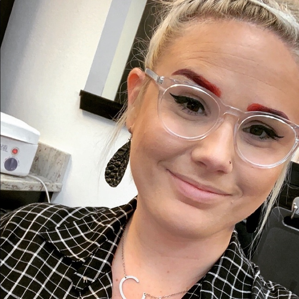 Meet your Posher, Courtney
